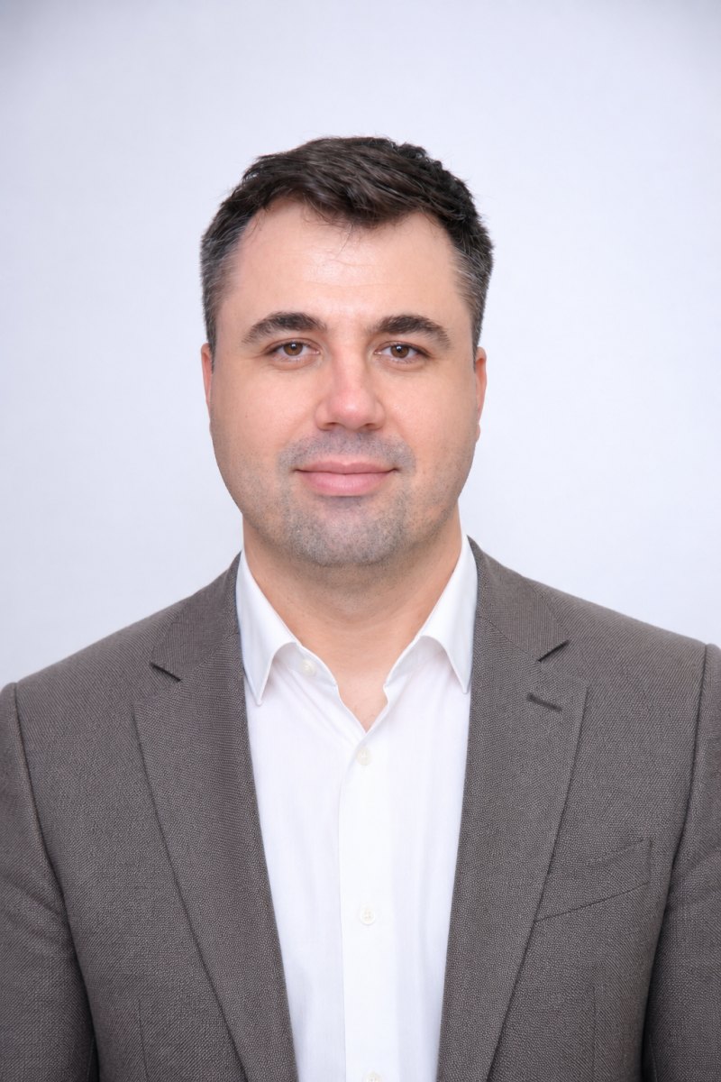 Portrait of József Bognár, Dubai real estate strategist